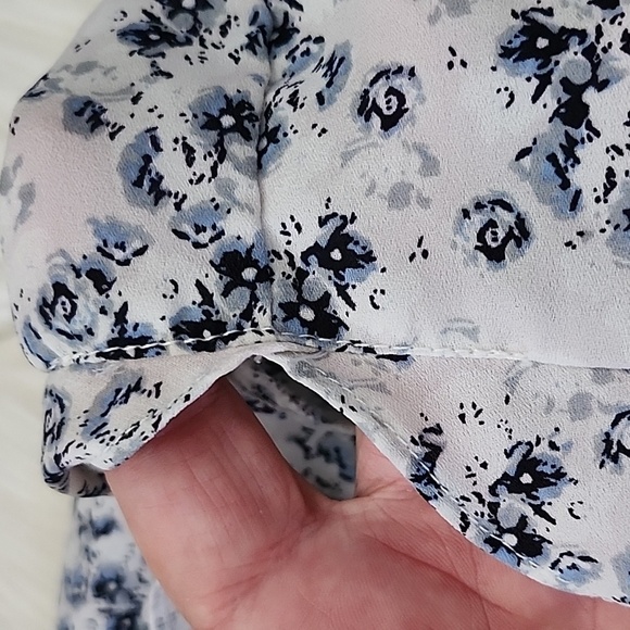 Adrianna Papell White Blouse with Blue Floral Print and Flutter Sleeves - Picture 9 of 12